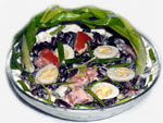 Салат  из красной фасоли с перепелиными яйцами и сыром.